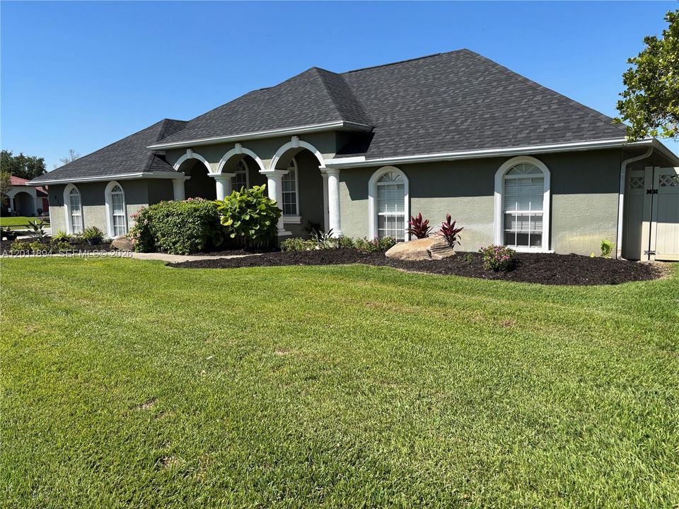 For Sale: $449,000 (3 beds, 2 baths, 2074 Square Feet)