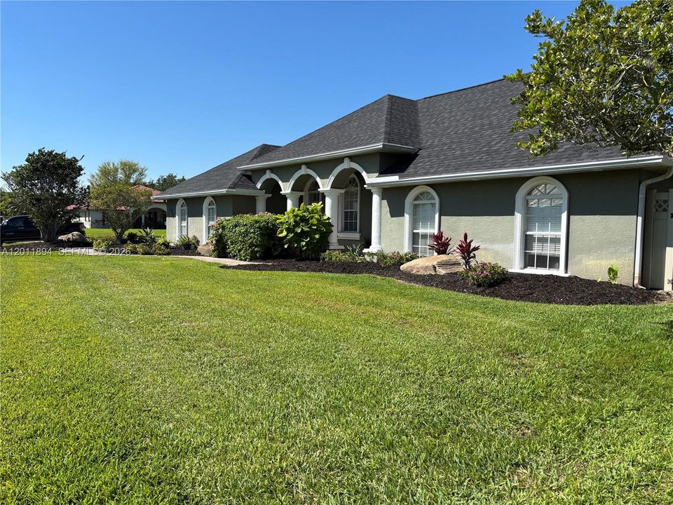 For Sale: $449,000 (3 beds, 2 baths, 2074 Square Feet)