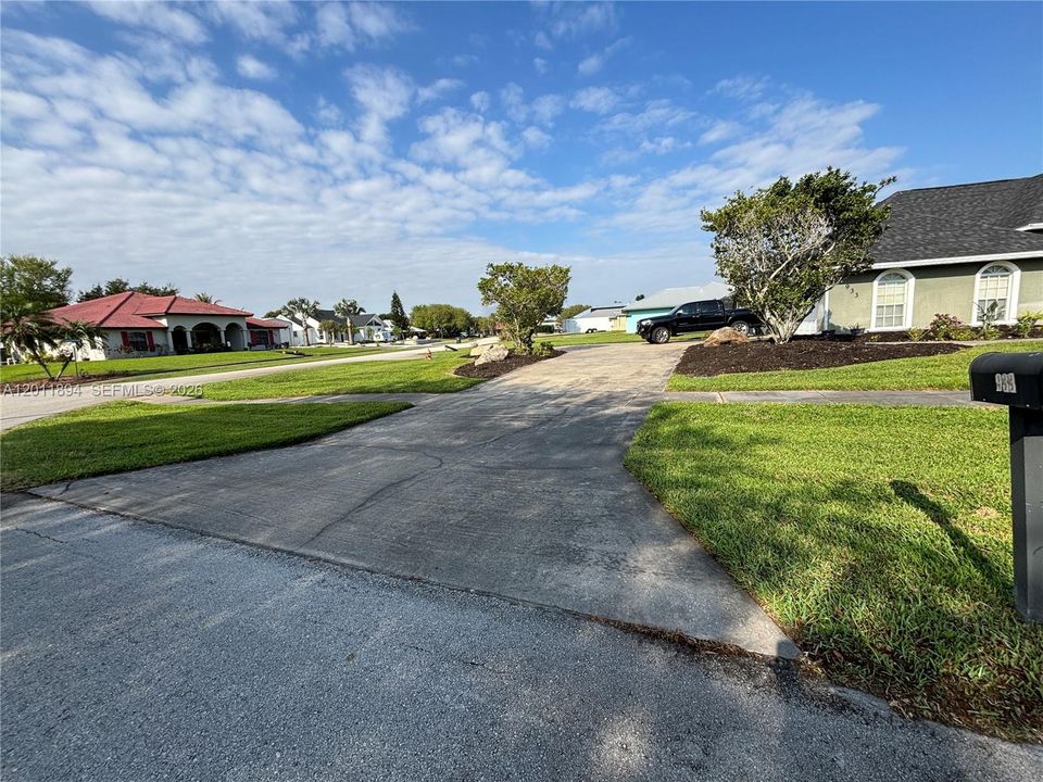 For Sale: $449,000 (3 beds, 2 baths, 2074 Square Feet)