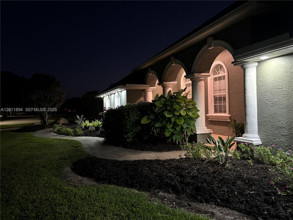 For Sale: $449,000 (3 beds, 2 baths, 2074 Square Feet)