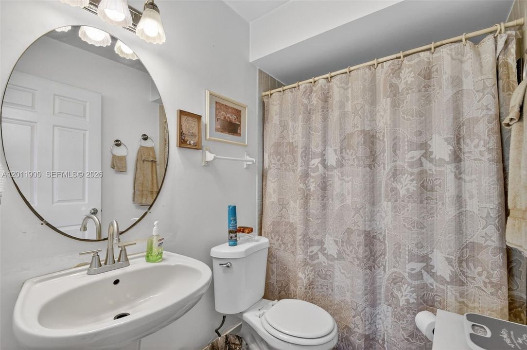 Activo con contrato: $435,000 (3 camas, 2 baños, 1222 Pies cuadrados)
