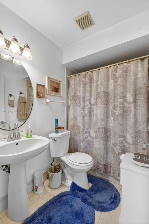 Activo con contrato: $435,000 (3 camas, 2 baños, 1222 Pies cuadrados)