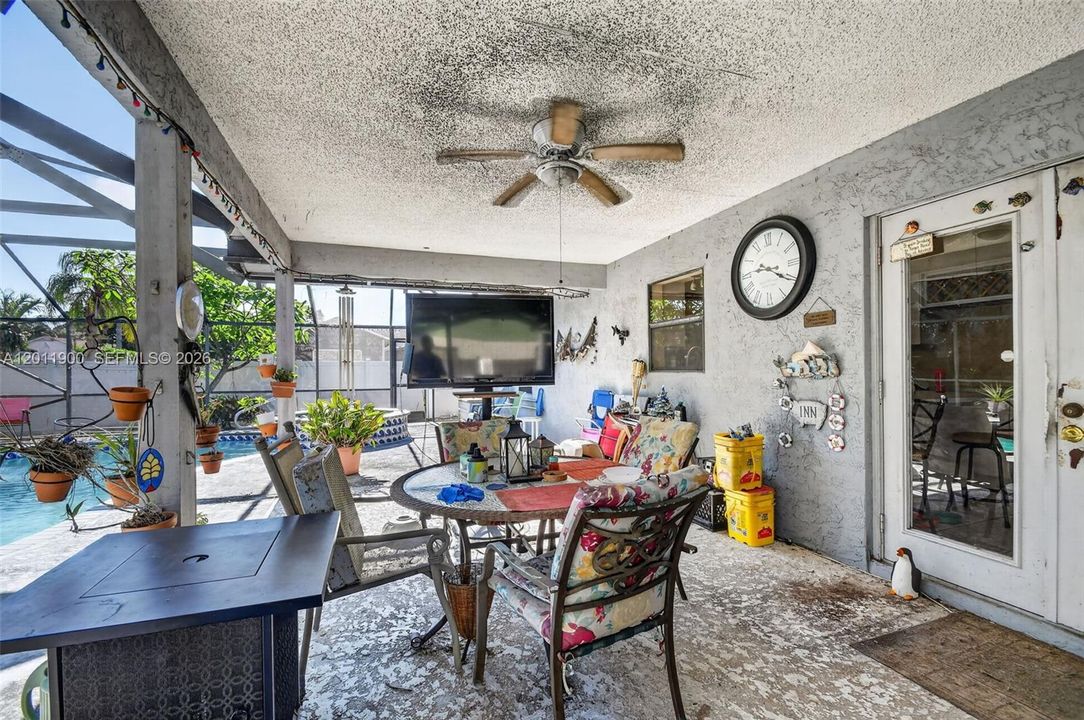Activo con contrato: $435,000 (3 camas, 2 baños, 1222 Pies cuadrados)