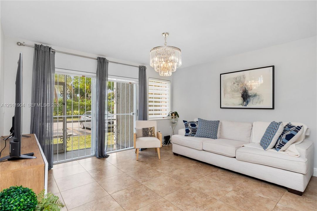 For Sale: $229,999 (1 beds, 1 baths, 830 Square Feet)