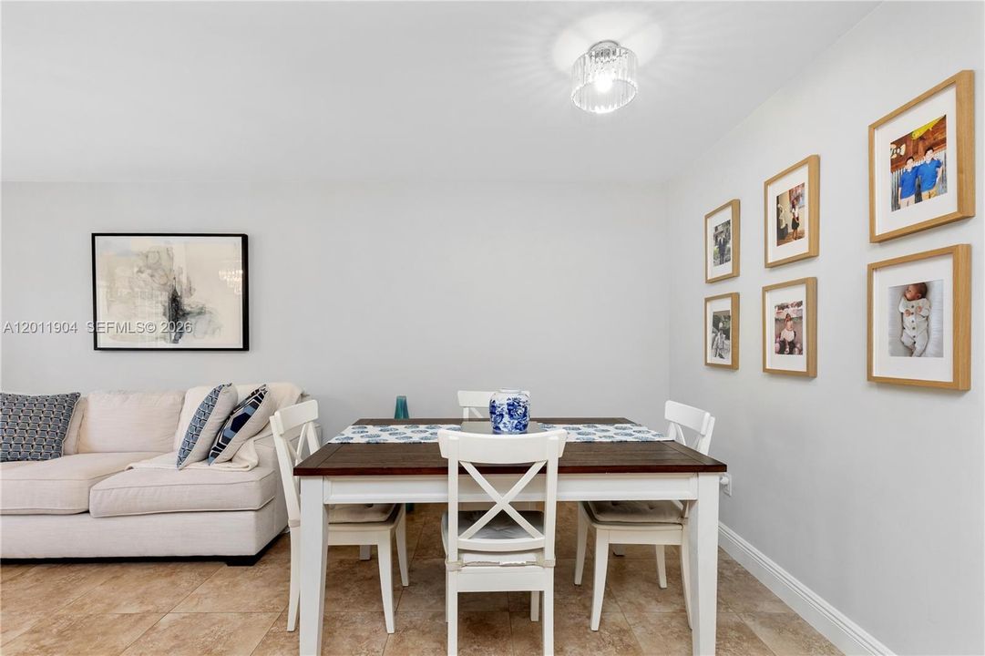 For Sale: $229,999 (1 beds, 1 baths, 830 Square Feet)