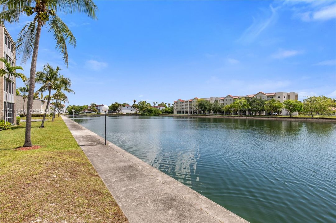 For Sale: $229,999 (1 beds, 1 baths, 830 Square Feet)