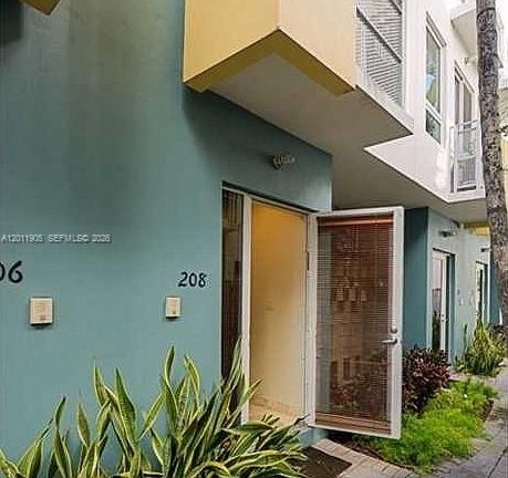 Activo con contrato: $4,300 (2 camas, 1 baños, 1100 Pies cuadrados)