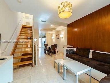 Activo con contrato: $4,300 (2 camas, 1 baños, 1100 Pies cuadrados)