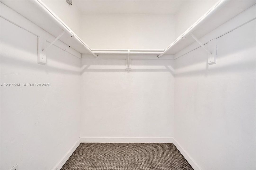 合同活跃: $325,000 (2 贝兹, 2 浴室, 1044 平方英尺)