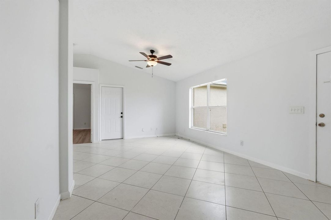 35-web-or-mls-2574_SE_Richmond_St_030