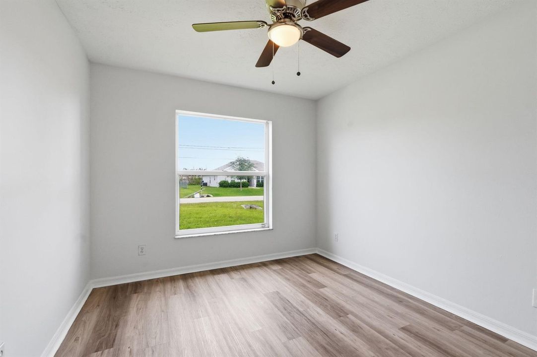24-web-or-mls-2574_SE_Richmond_St_037