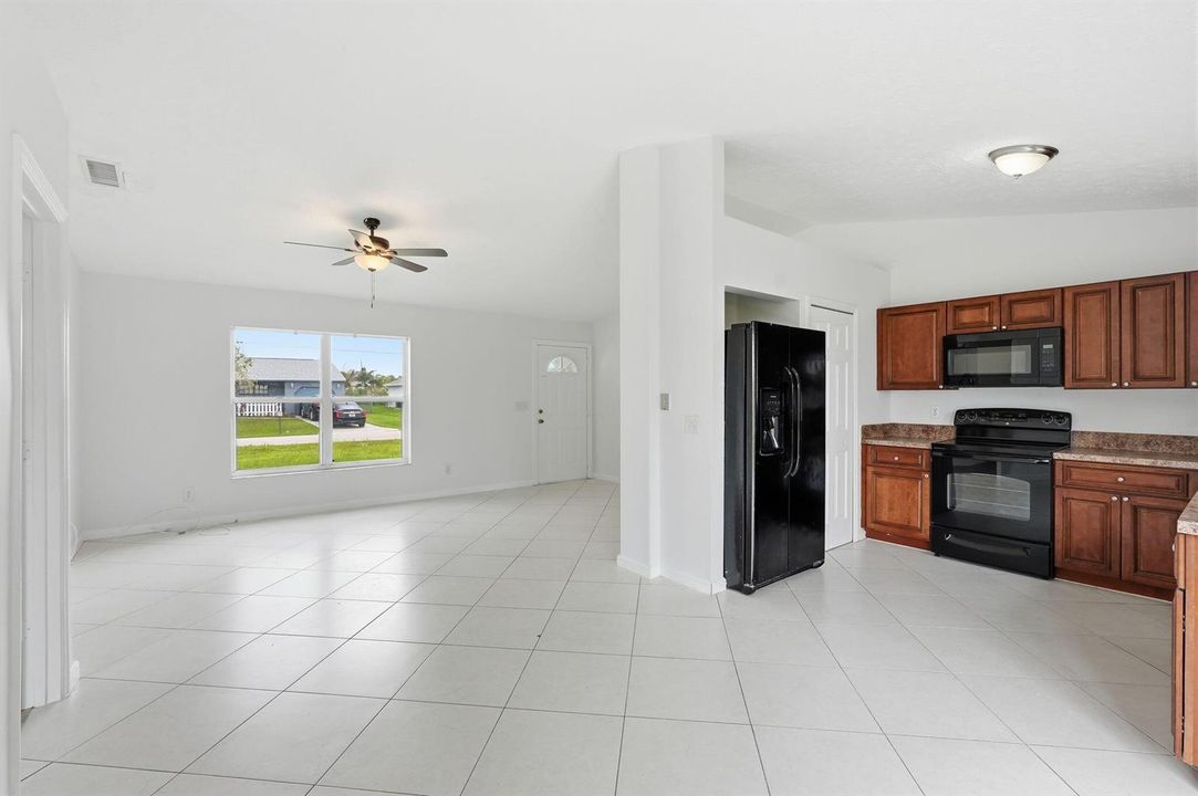 36-web-or-mls-2574_SE_Richmond_St_031