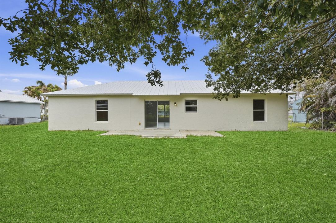 8-web-or-mls-2574_SE_Richmond_St_003