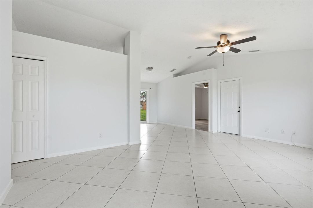 37-web-or-mls-2574_SE_Richmond_St_032
