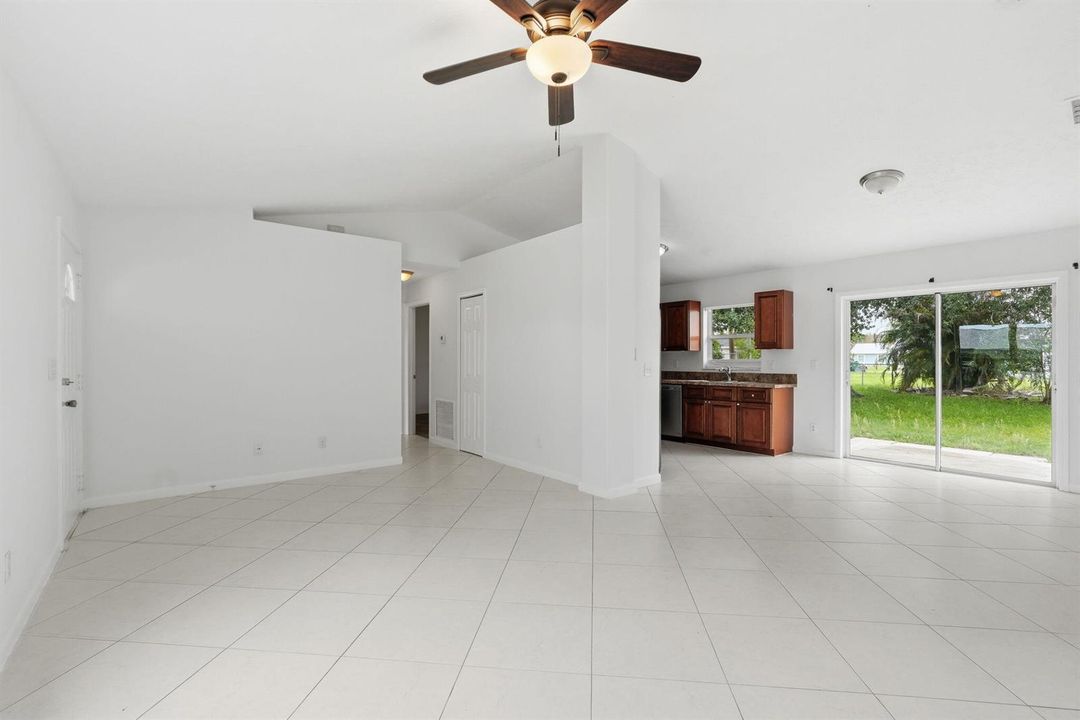 33-web-or-mls-2574_SE_Richmond_St_029