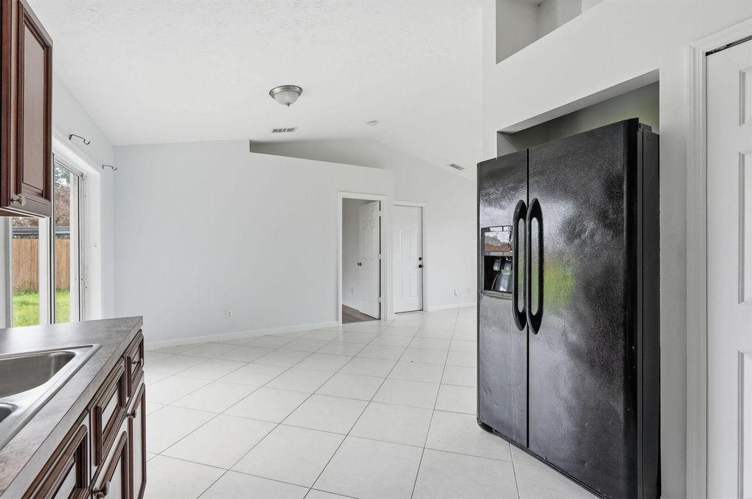 29-web-or-mls-2574_SE_Richmond_St_026