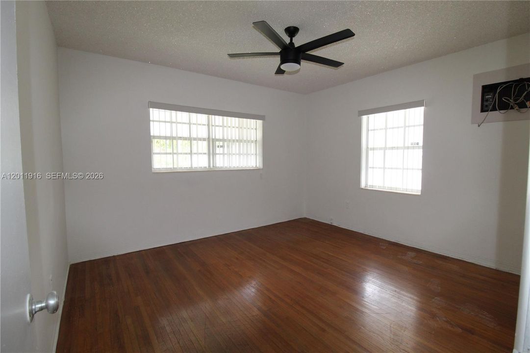 Active With Contract: $3,200 (3 beds, 1 baths, 1827 Square Feet)