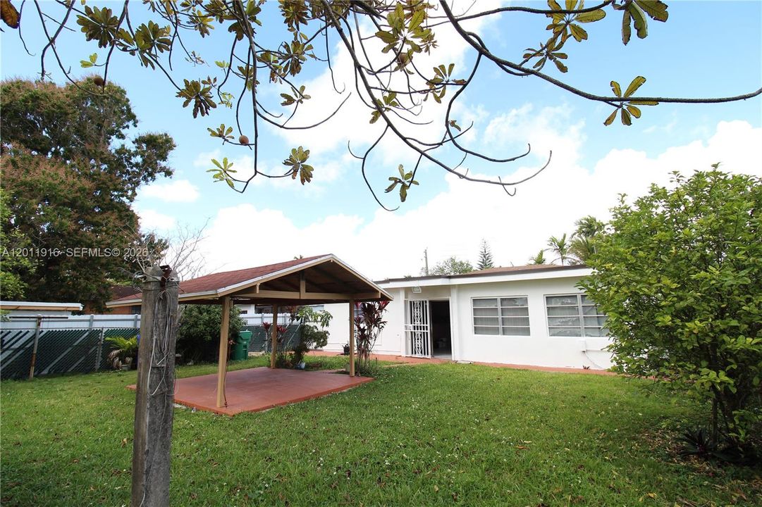 Active With Contract: $3,200 (3 beds, 1 baths, 1827 Square Feet)