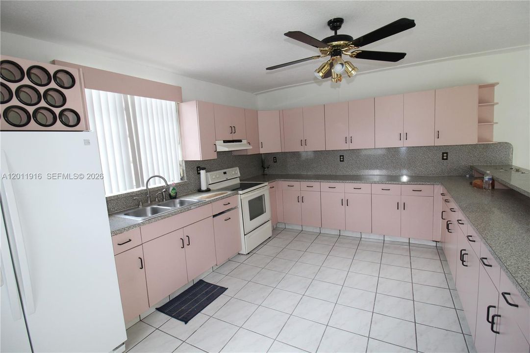 Active With Contract: $3,200 (3 beds, 1 baths, 1827 Square Feet)