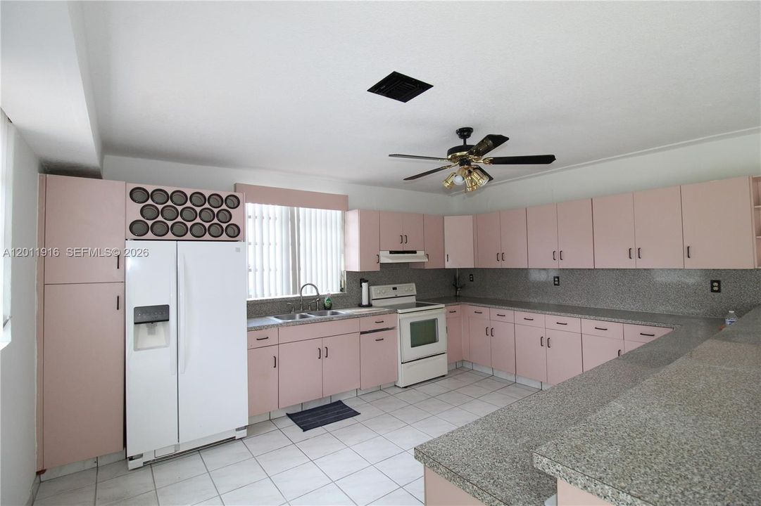 Active With Contract: $3,200 (3 beds, 1 baths, 1827 Square Feet)