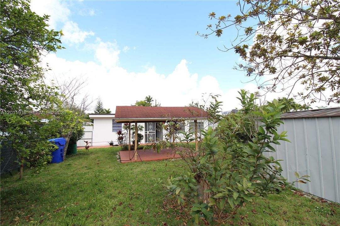 Active With Contract: $3,200 (3 beds, 1 baths, 1827 Square Feet)