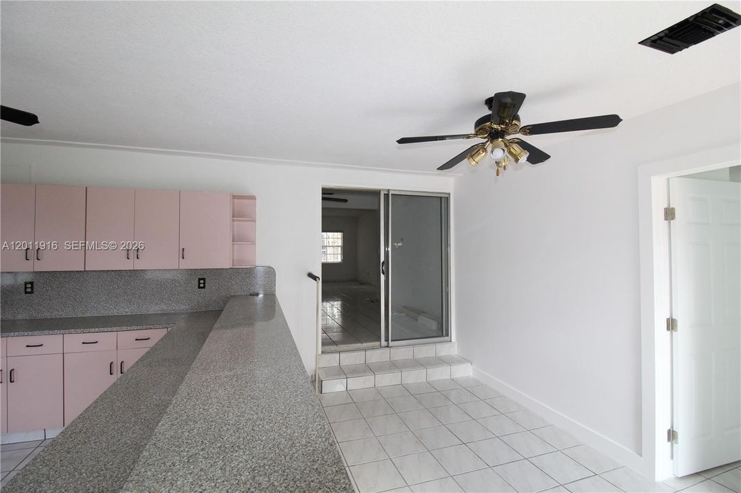 Active With Contract: $3,200 (3 beds, 1 baths, 1827 Square Feet)