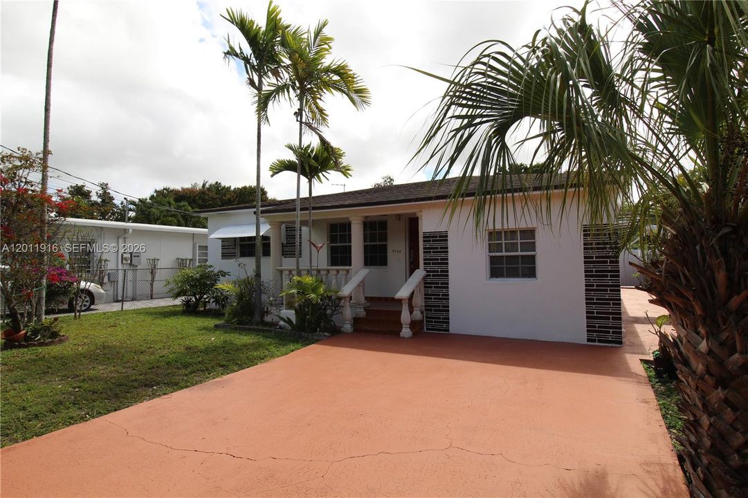 Active With Contract: $3,200 (3 beds, 1 baths, 1827 Square Feet)