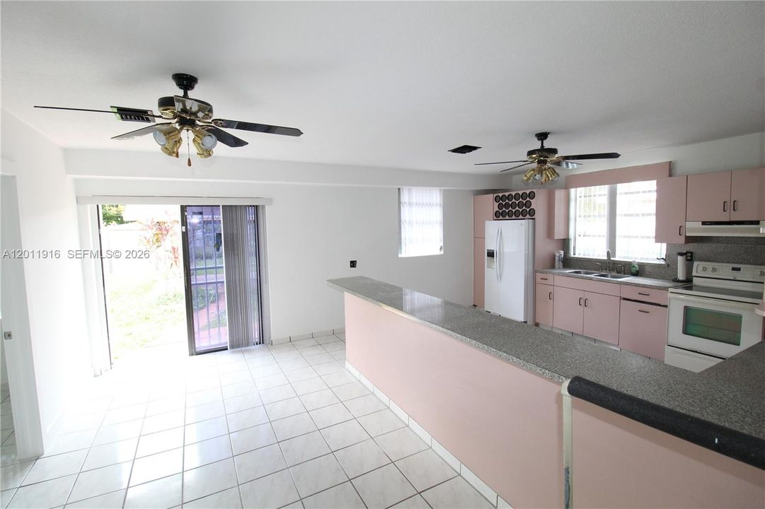 Active With Contract: $3,200 (3 beds, 1 baths, 1827 Square Feet)