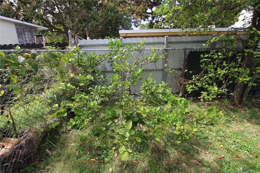Active With Contract: $3,200 (3 beds, 1 baths, 1827 Square Feet)