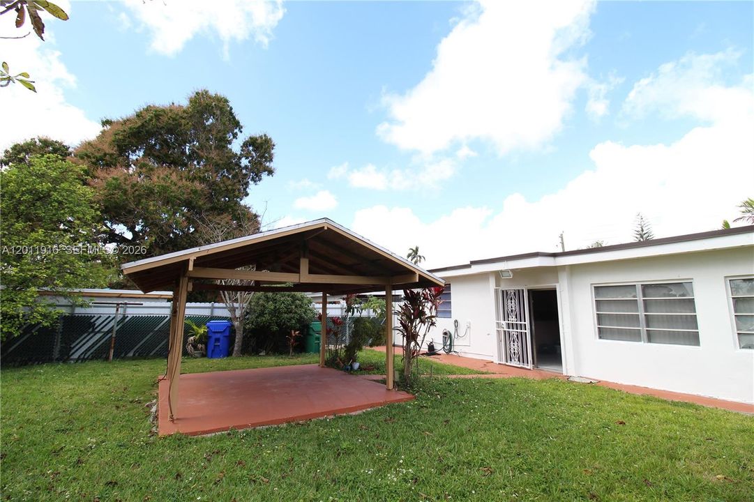 Active With Contract: $3,200 (3 beds, 1 baths, 1827 Square Feet)