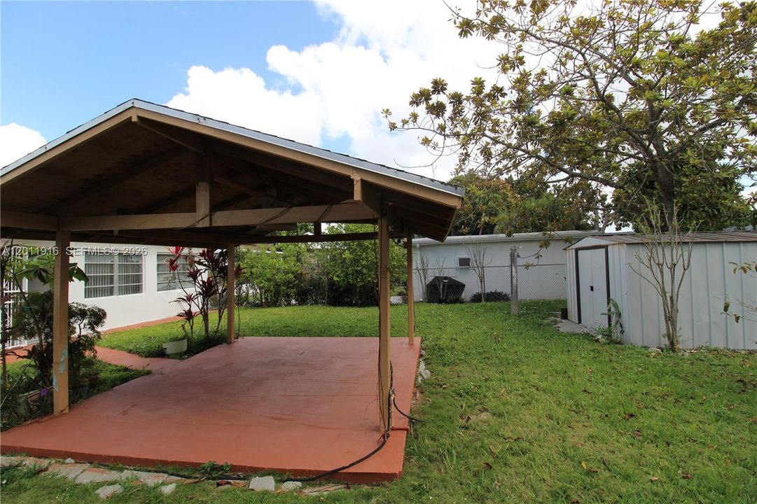 Active With Contract: $3,200 (3 beds, 1 baths, 1827 Square Feet)