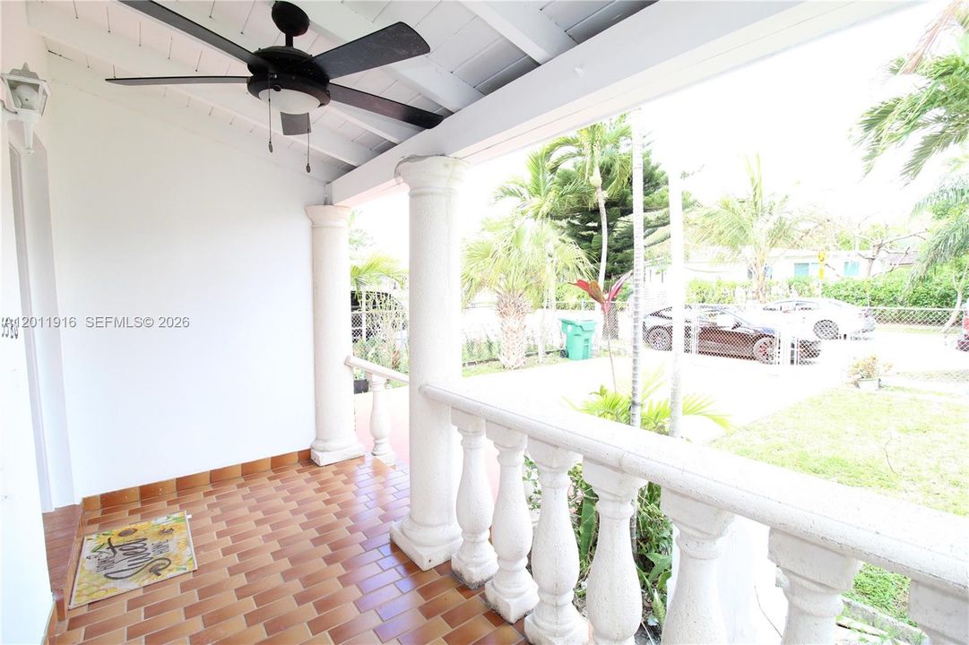 Active With Contract: $3,200 (3 beds, 1 baths, 1827 Square Feet)
