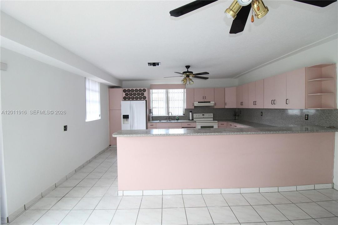 Active With Contract: $3,200 (3 beds, 1 baths, 1827 Square Feet)