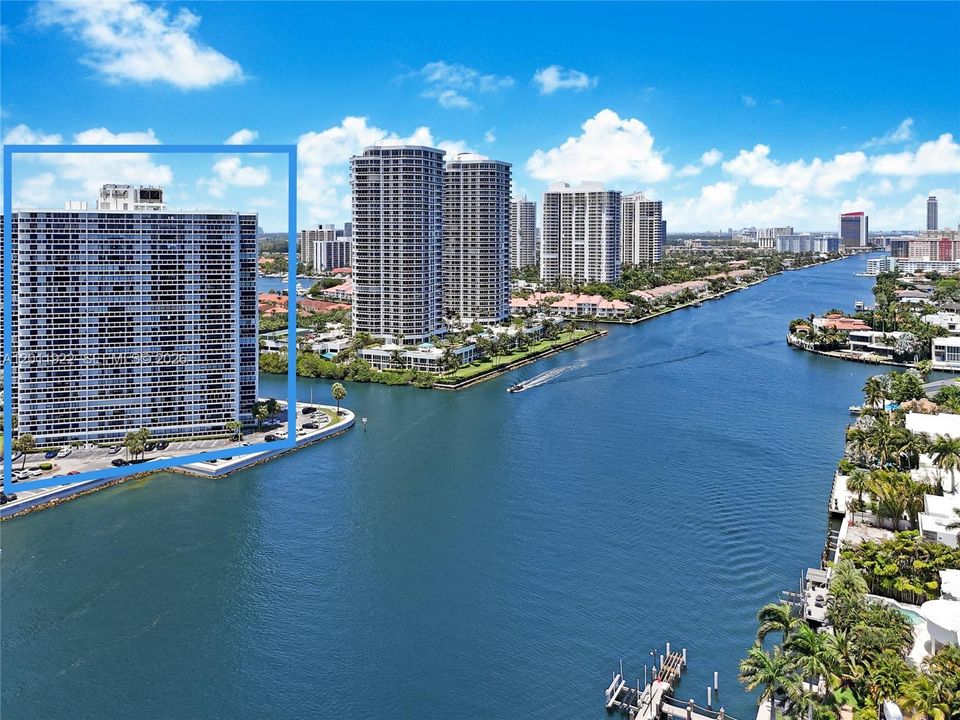 En Venta: $450,000 (2 camas, 2 baños, 1132 Pies cuadrados)