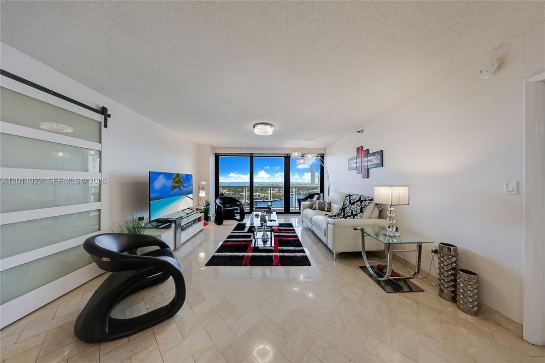 En Venta: $450,000 (2 camas, 2 baños, 1132 Pies cuadrados)