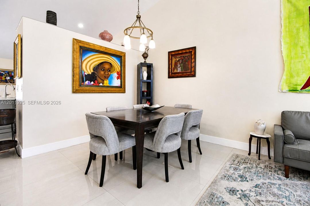 Activo con contrato: $730,000 (4 camas, 2 baños, 2062 Pies cuadrados)
