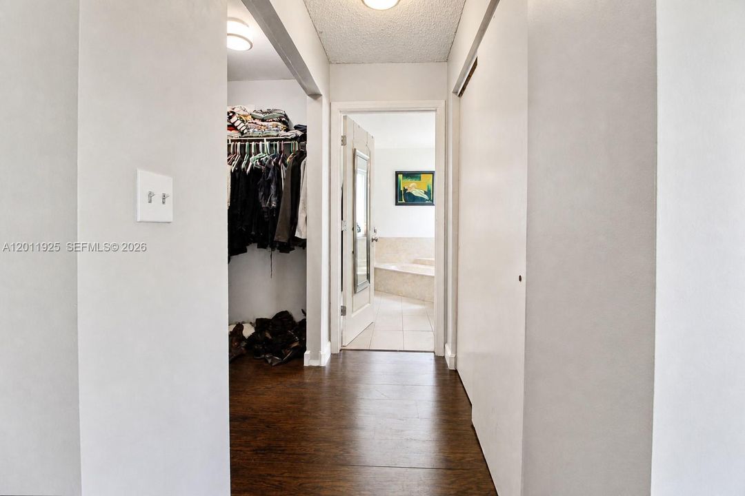 Activo con contrato: $730,000 (4 camas, 2 baños, 2062 Pies cuadrados)