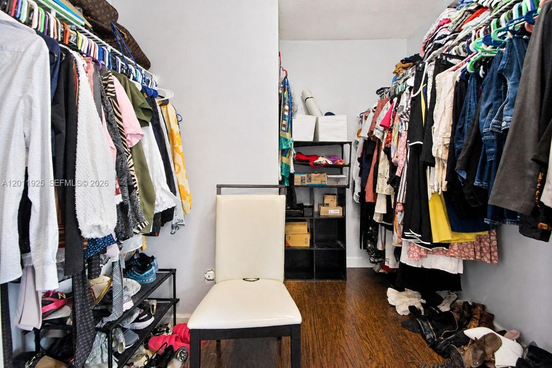 Activo con contrato: $730,000 (4 camas, 2 baños, 2062 Pies cuadrados)