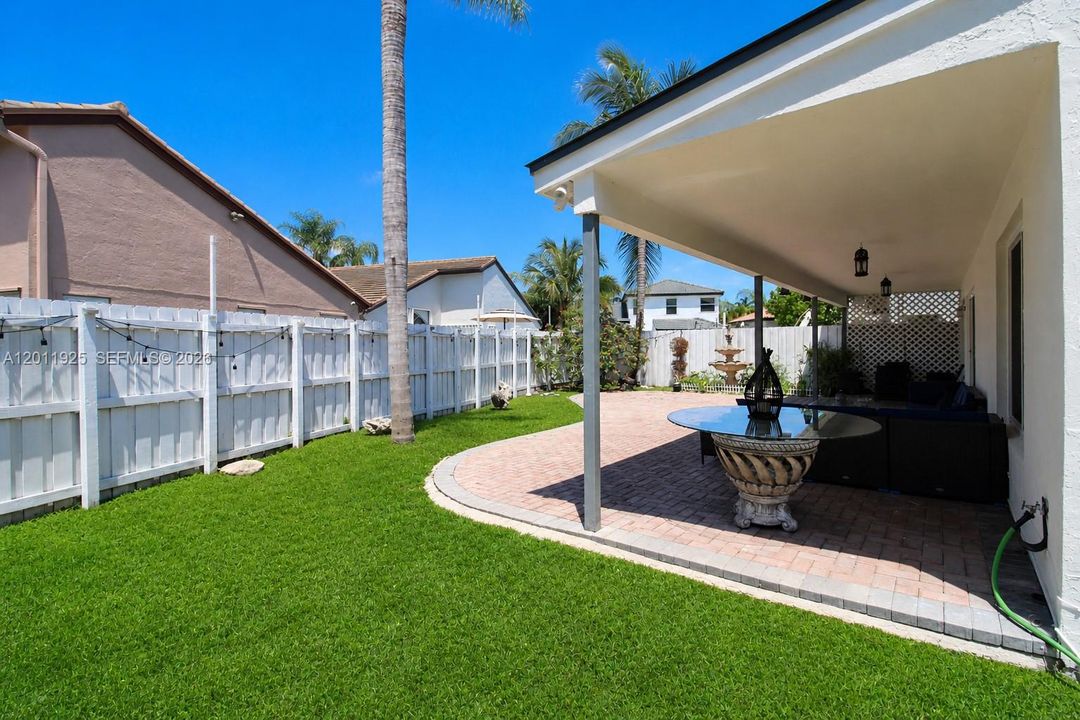 Activo con contrato: $730,000 (4 camas, 2 baños, 2062 Pies cuadrados)
