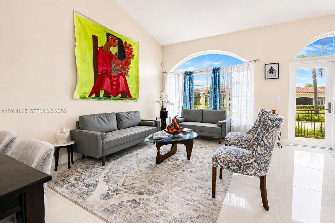 Activo con contrato: $730,000 (4 camas, 2 baños, 2062 Pies cuadrados)