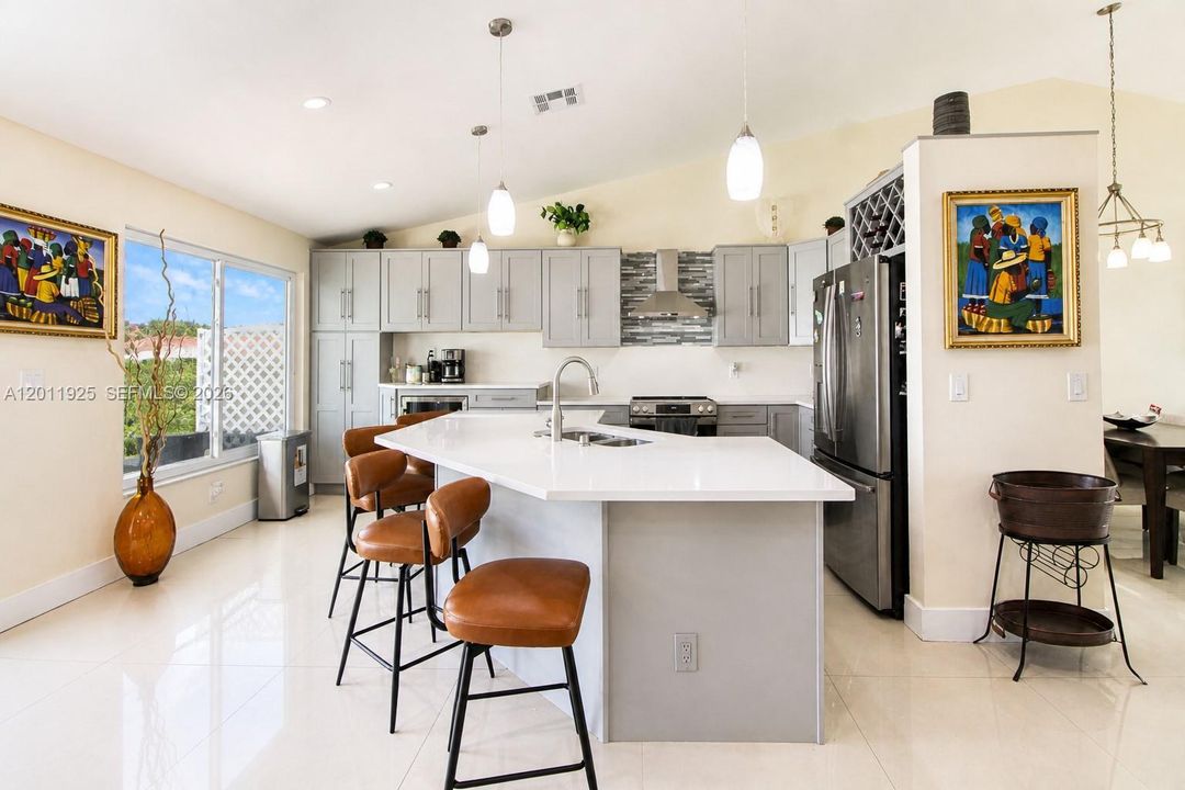 Activo con contrato: $730,000 (4 camas, 2 baños, 2062 Pies cuadrados)