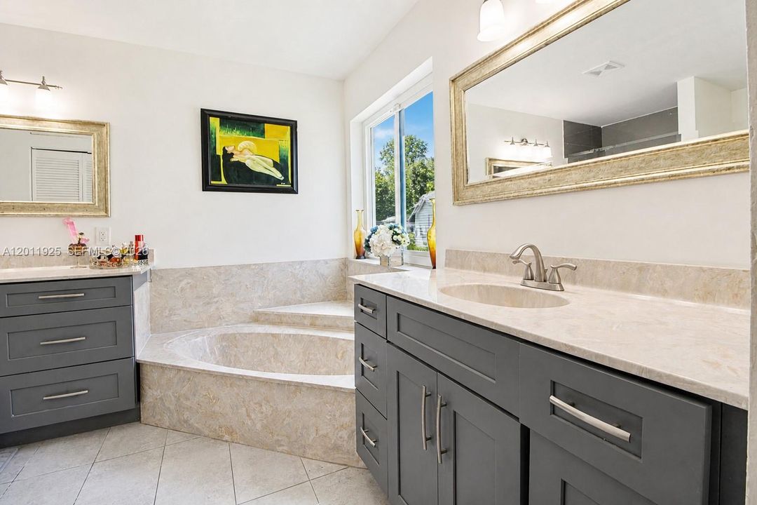 Activo con contrato: $730,000 (4 camas, 2 baños, 2062 Pies cuadrados)
