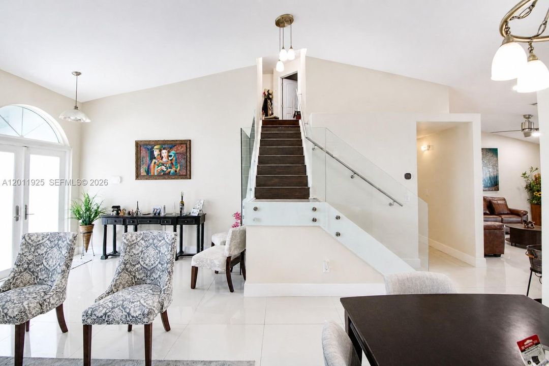 Activo con contrato: $730,000 (4 camas, 2 baños, 2062 Pies cuadrados)