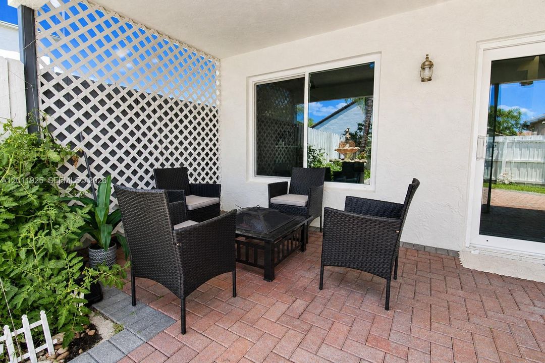 Activo con contrato: $730,000 (4 camas, 2 baños, 2062 Pies cuadrados)