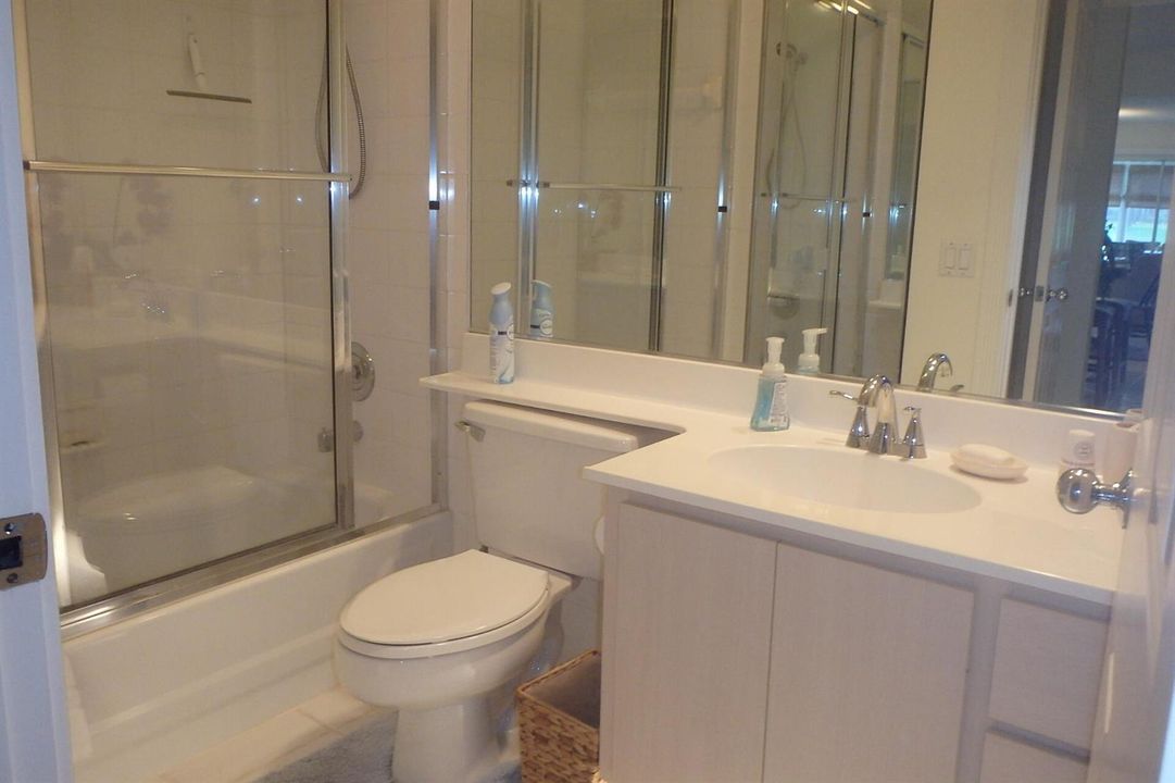 8 Guest bathroom