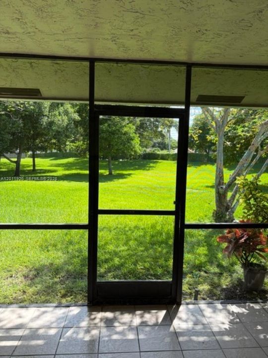 Activo con contrato: $2,700 (3 camas, 2 baños, 1340 Pies cuadrados)