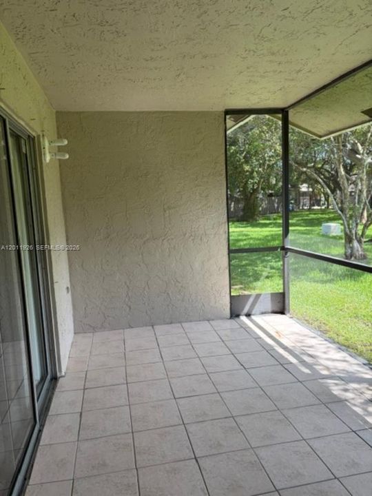 Activo con contrato: $2,700 (3 camas, 2 baños, 1340 Pies cuadrados)