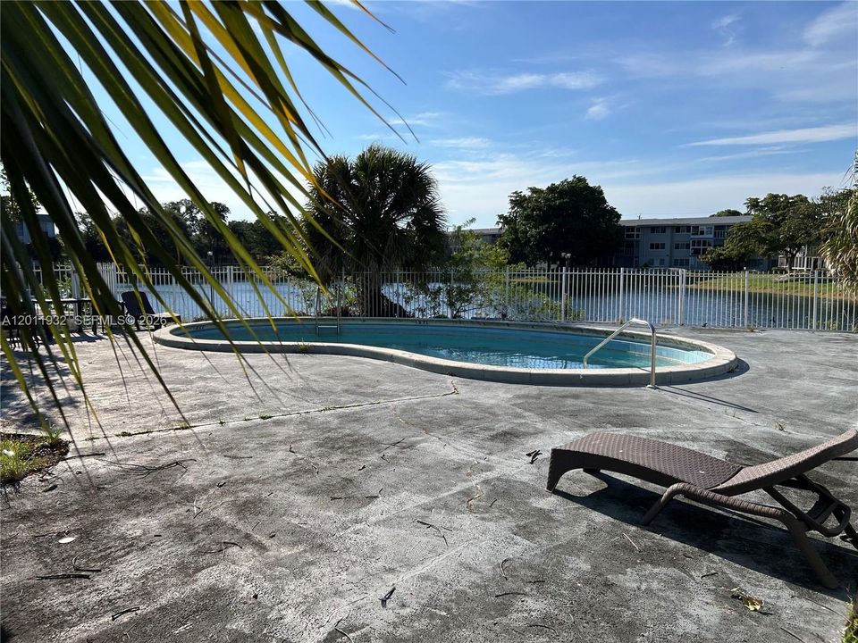 Active With Contract: $174,900 (2 beds, 2 baths, 1000 Square Feet)