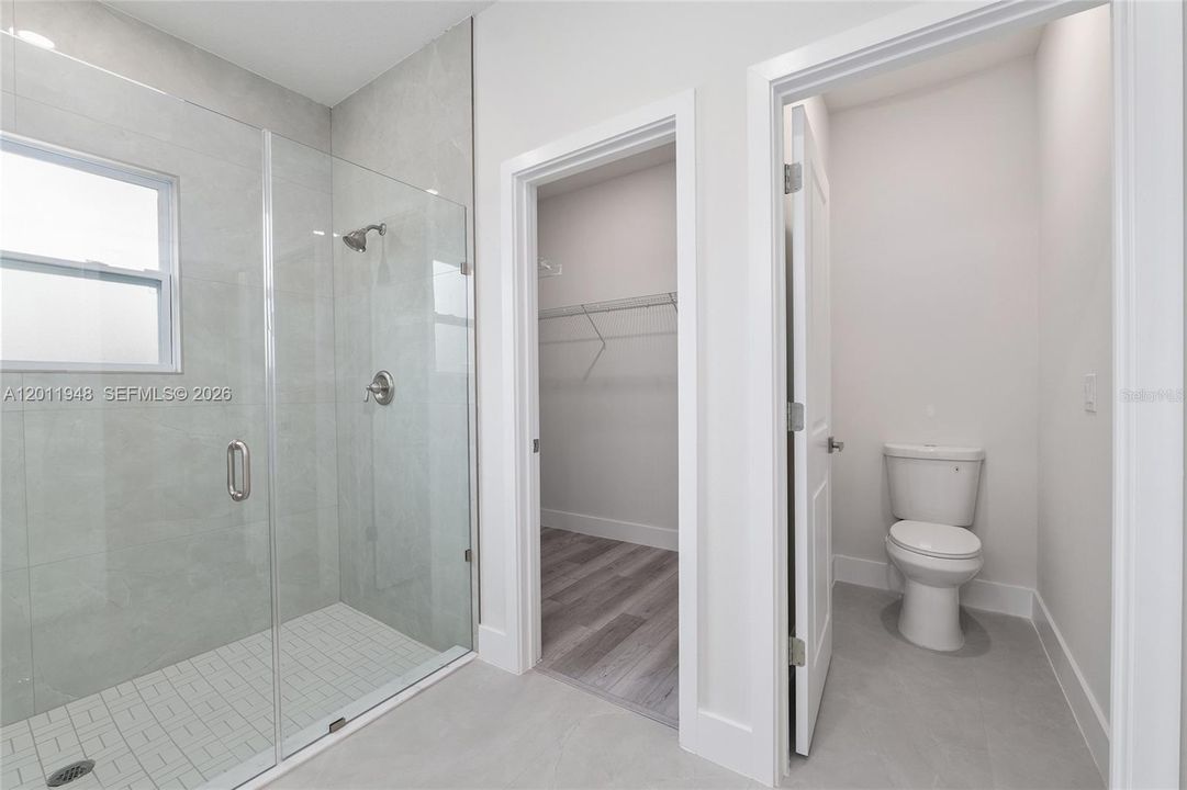 Activo con contrato: $349,900 (4 camas, 3 baños, 1942 Pies cuadrados)