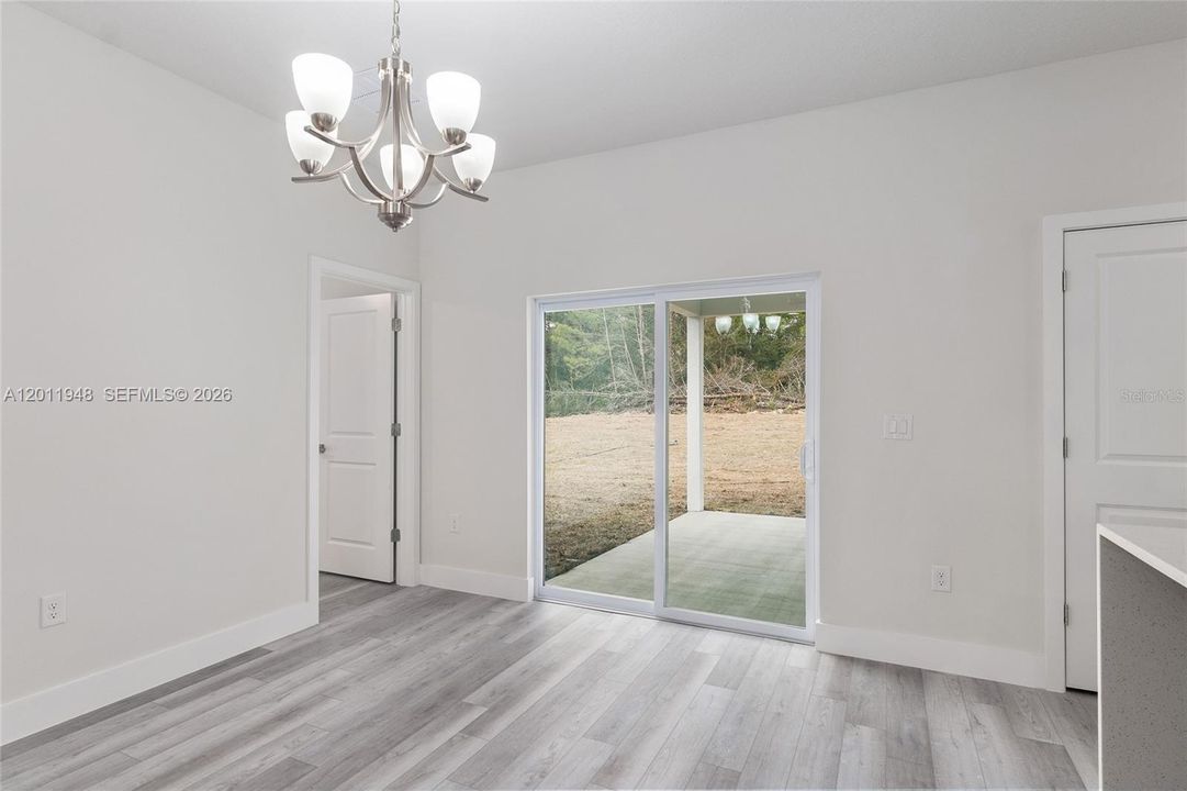Activo con contrato: $349,900 (4 camas, 3 baños, 1942 Pies cuadrados)